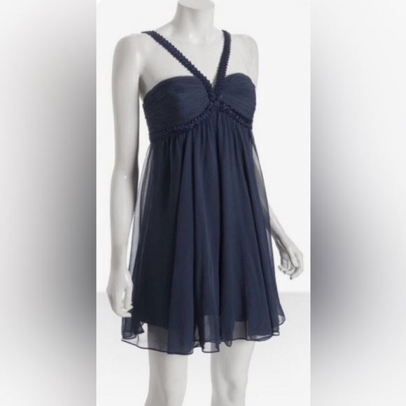 Beautiful blue BCBG short cocktail dress. Size 8. 100% silk crepe gauze fabric. - Picture 8 of 8